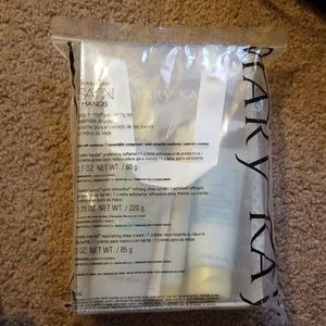Mary kay Satin Hands pampering set